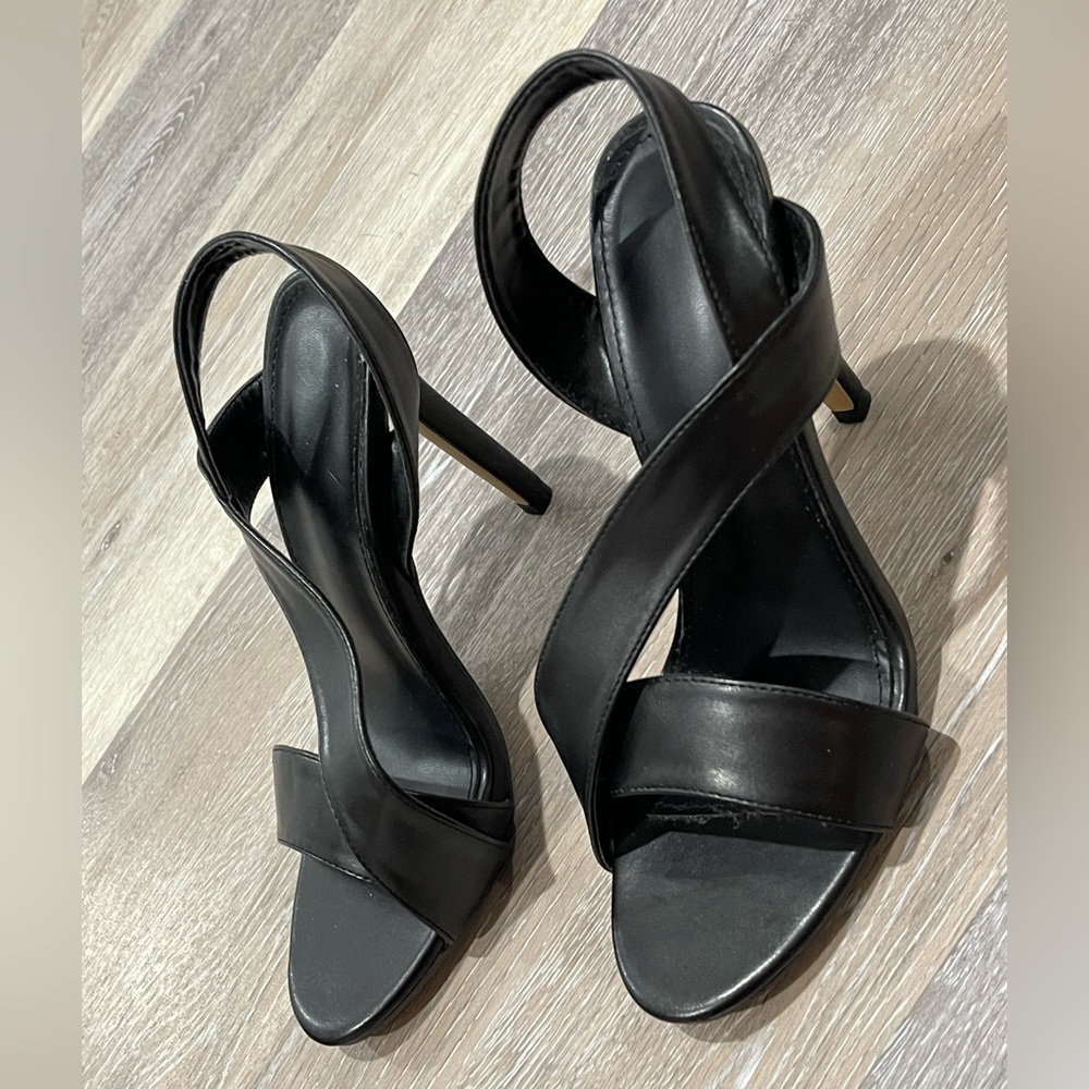 Black sling back heels - Picture 3 of 5